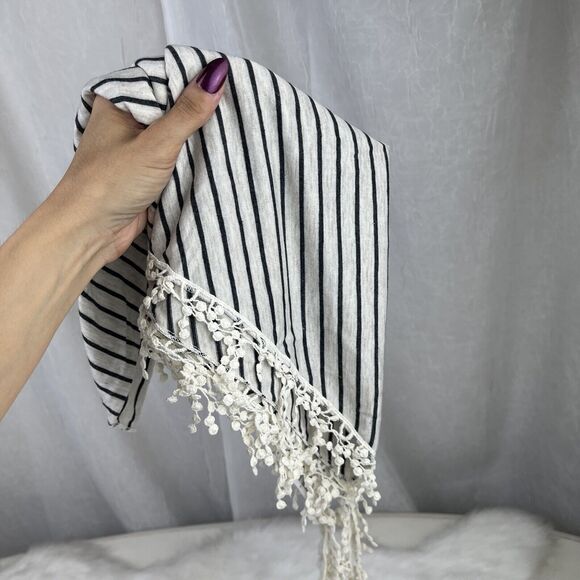 ⚓️ NWOT Oatmeal Black Striped Triangle Bandanna Scarf Lace Fringe Forever 21 OS - Picture 5 of 16